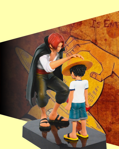 Action Figure One Piece: Shanks presenteando o chapéu para Luffy